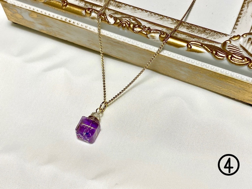 魔法使いたちの香水ネックレス