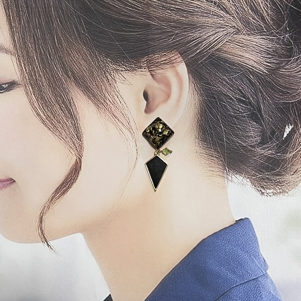 エレガントなブラックピアス(イヤリング)