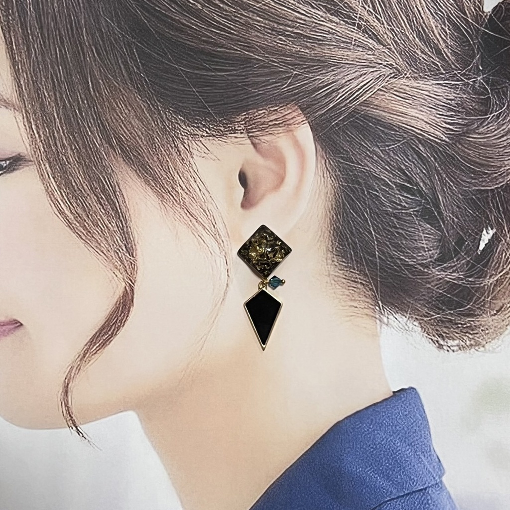 エレガントなブラックピアス(イヤリング)