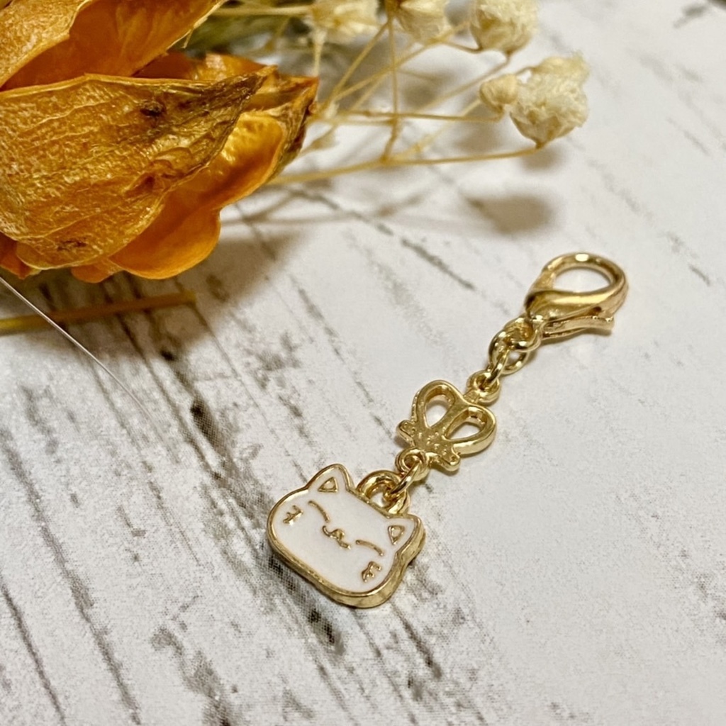 まんまるほっぺの猫のマスクチャーム