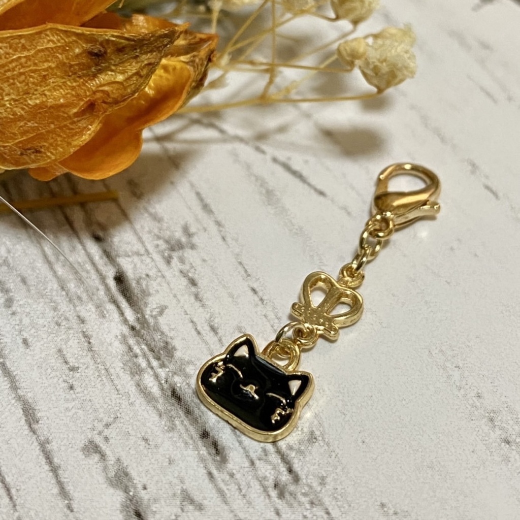 まんまるほっぺの猫のマスクチャーム