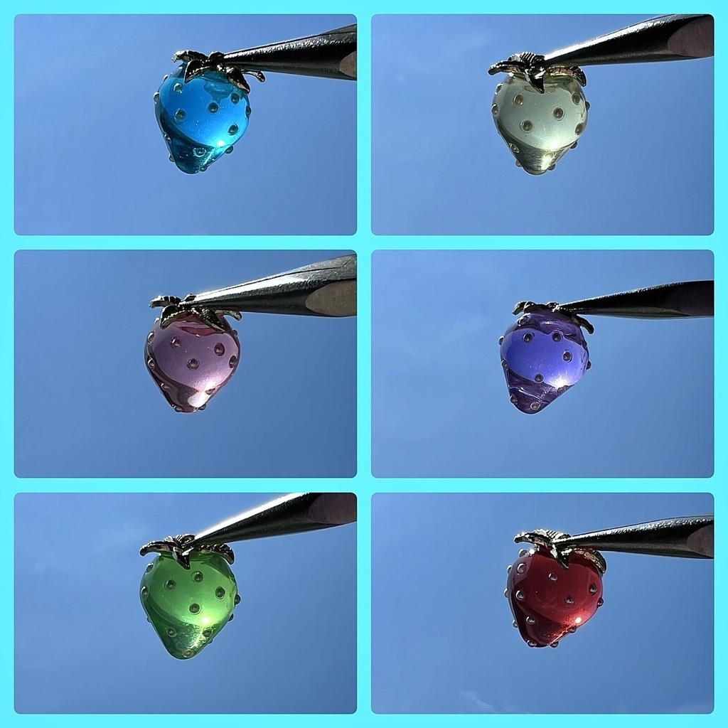 フラワーとイチゴのピアス