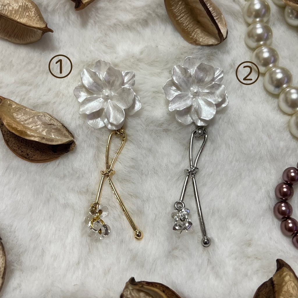 大人シンプルなフラワーピアス(イヤリング)