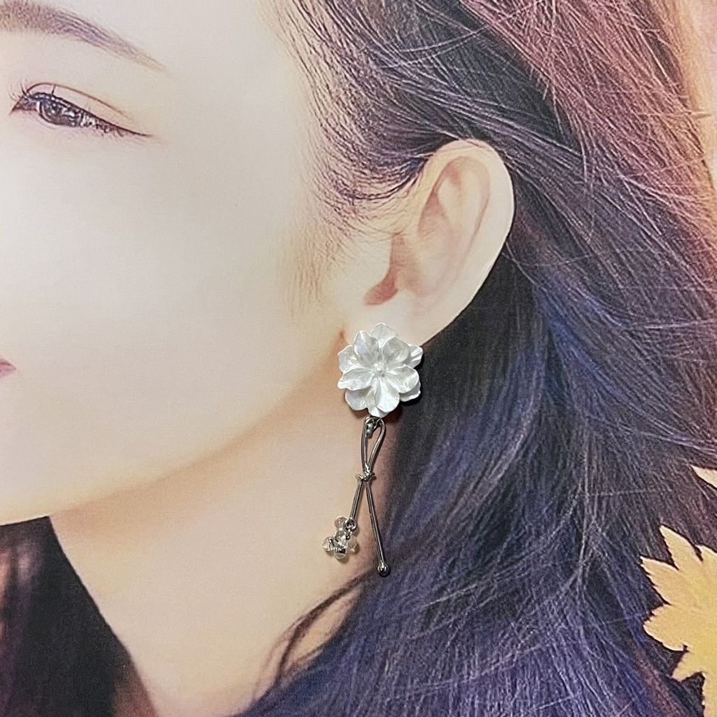大人シンプルなフラワーピアス(イヤリング)