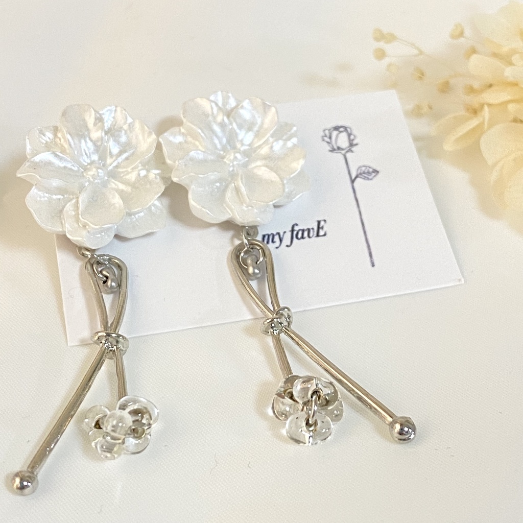 大人シンプルなフラワーピアス(イヤリング)
