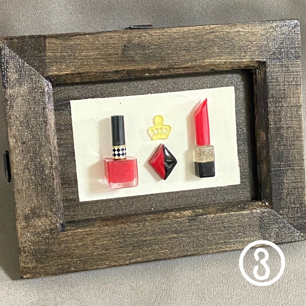 女王とトランプのメイクセット(置き物)