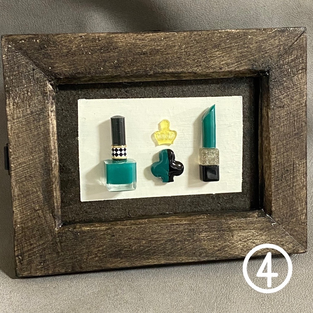 女王とトランプのメイクセット(置き物)