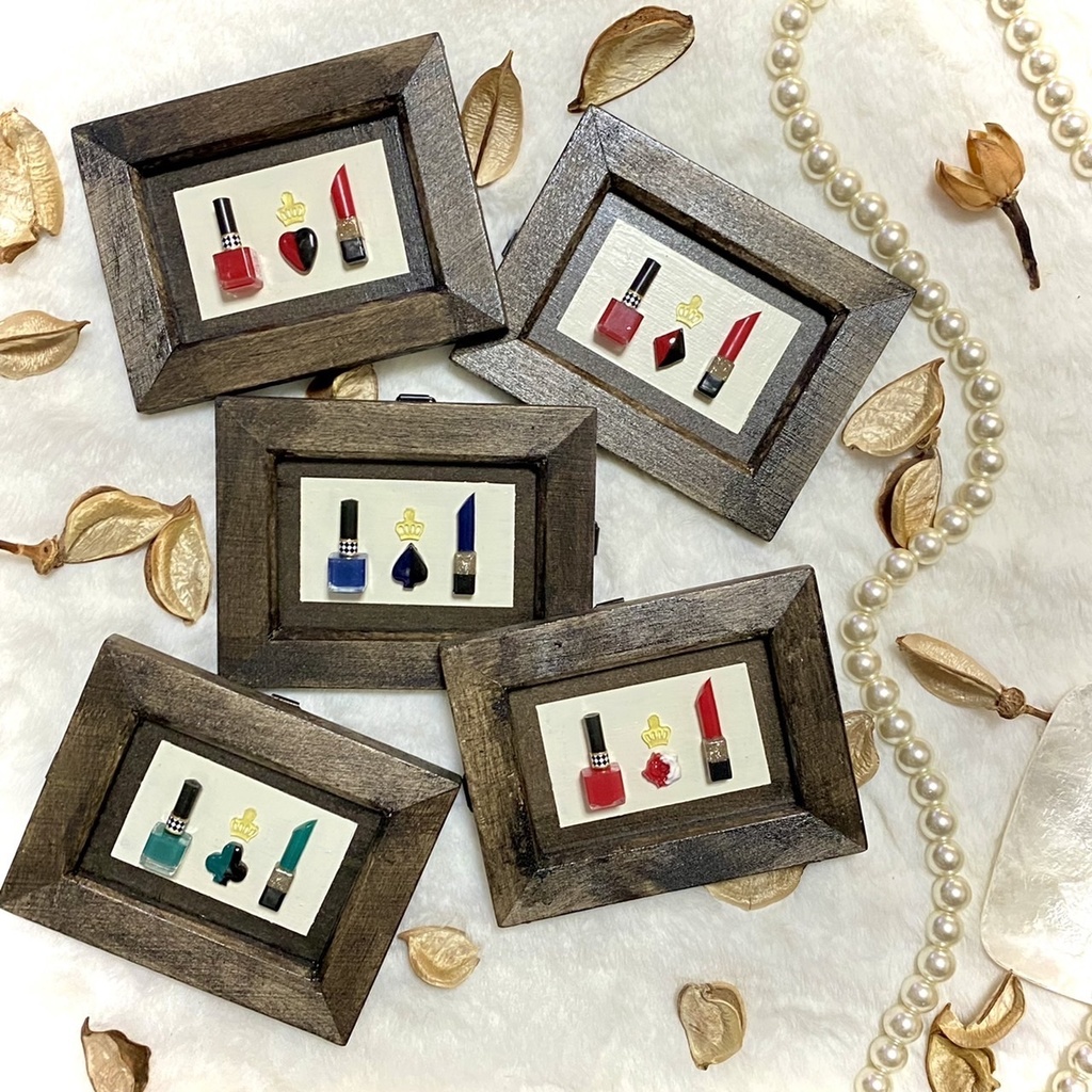 女王とトランプのメイクセット(置き物)