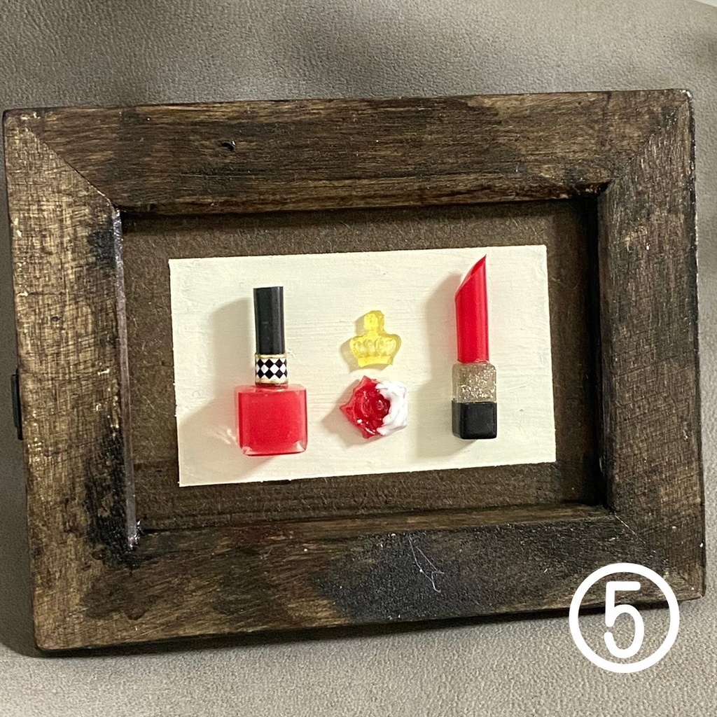 女王とトランプのメイクセット(置き物)