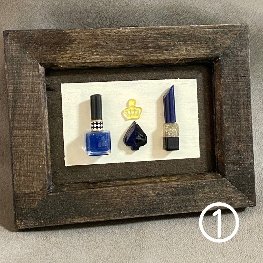 女王とトランプのメイクセット(置き物)