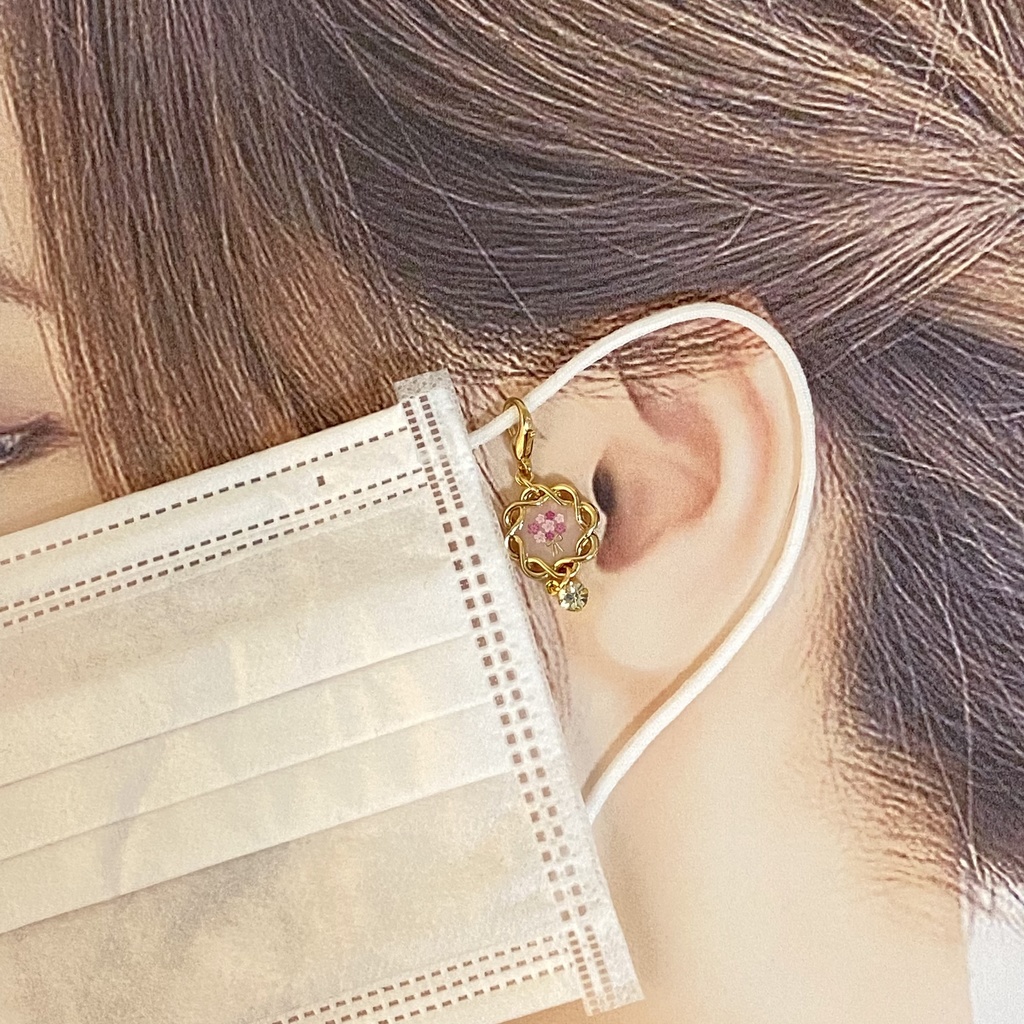 ミルキーカラーのお花マスクチャーム