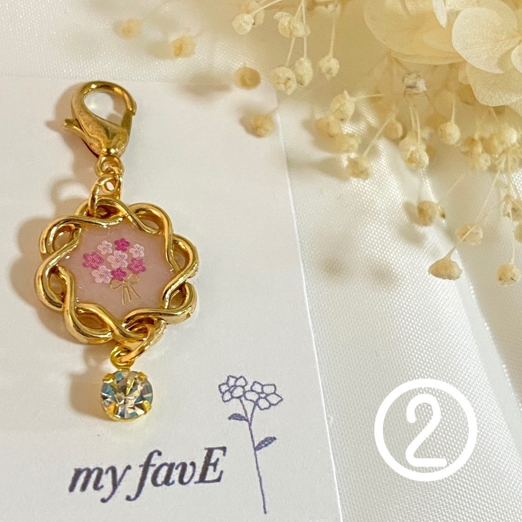 ミルキーカラーのお花マスクチャーム