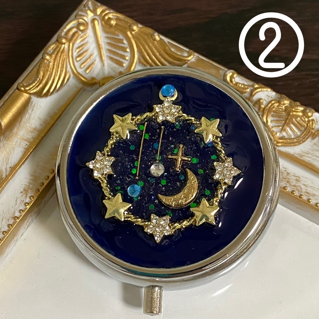 宇宙と夜空のピルケース