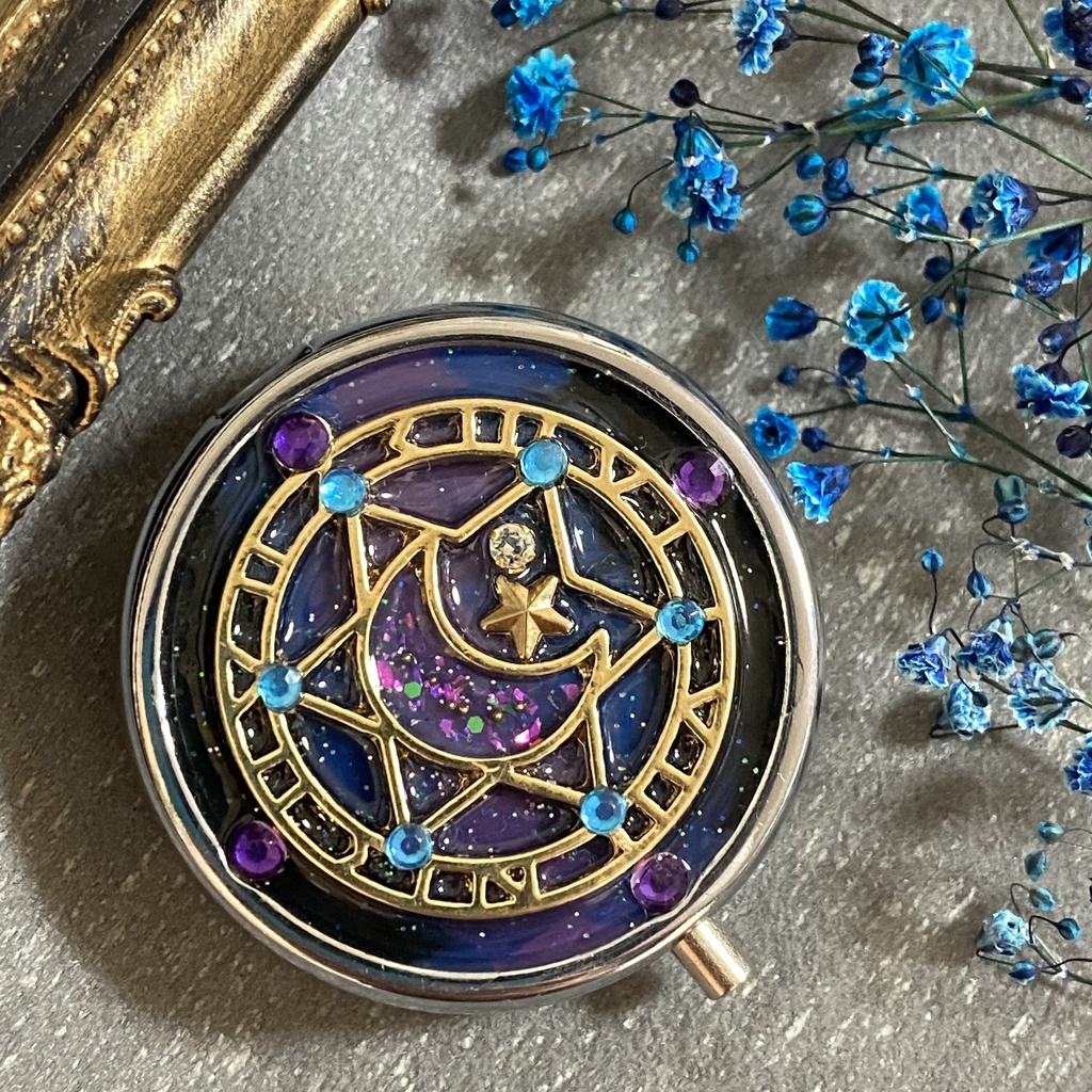 宇宙と夜空のピルケース