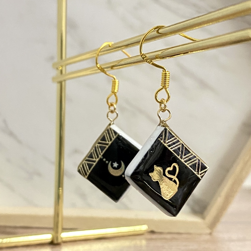 猫と月のピルケース&豆本ピアス(イヤリング)