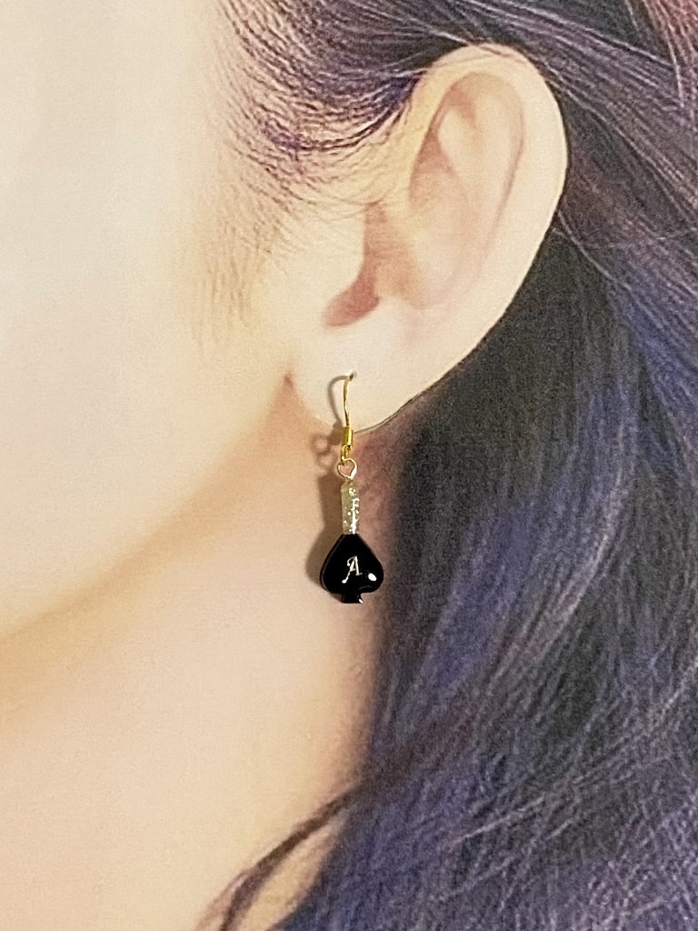 トランプの香水ピアス