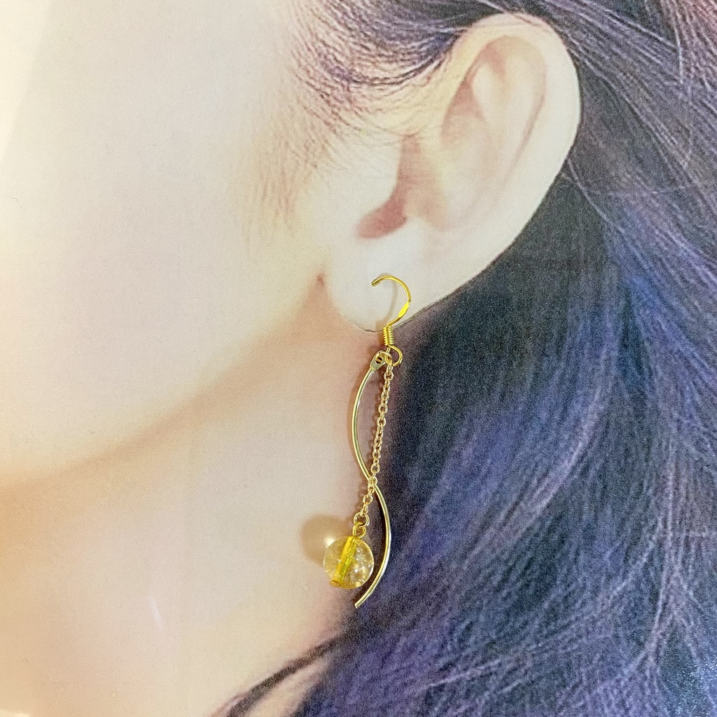 天然石のスウィングピアス(イヤリング)