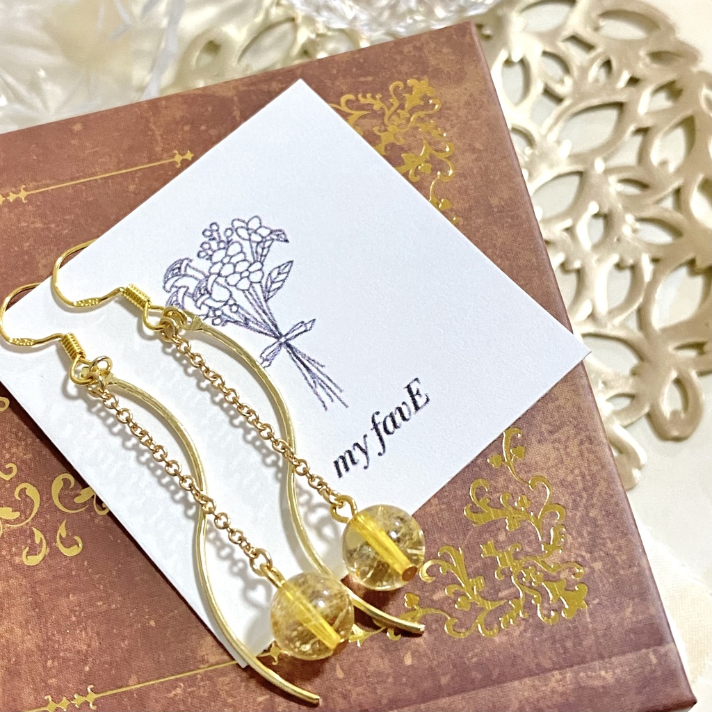 天然石のスウィングピアス(イヤリング)