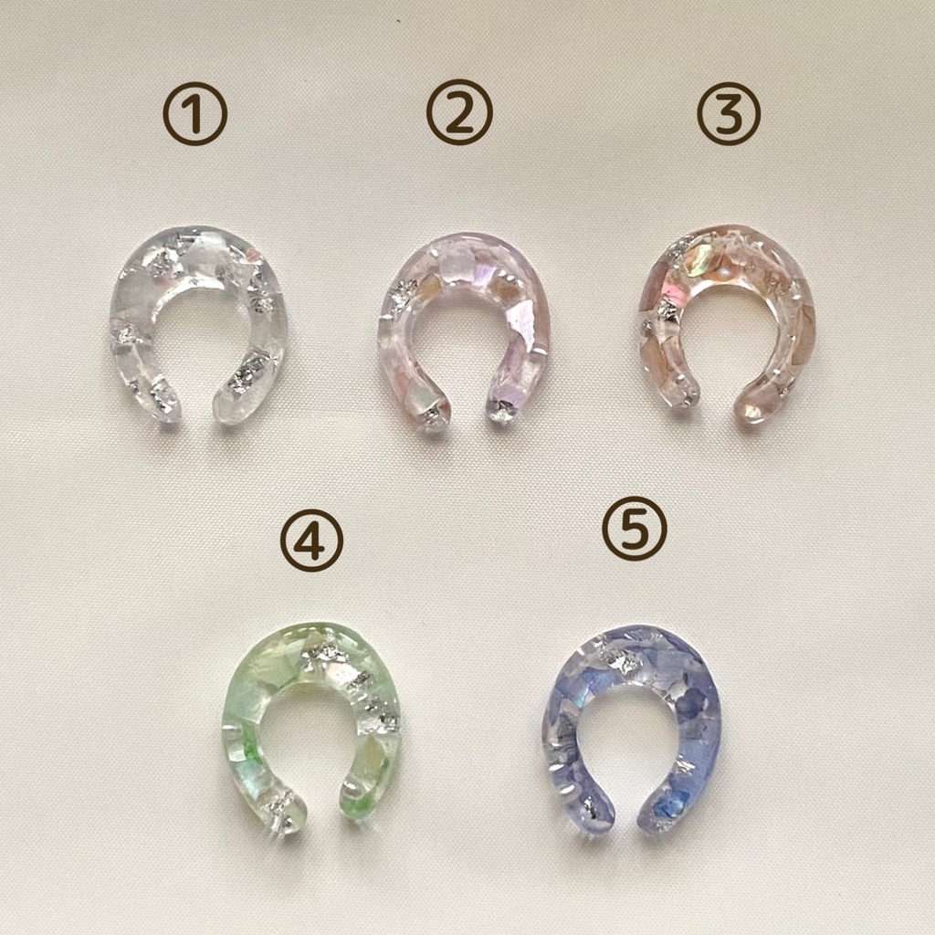 ちゅるんと透け感が可愛い♧シェルのイヤーカフ🐚