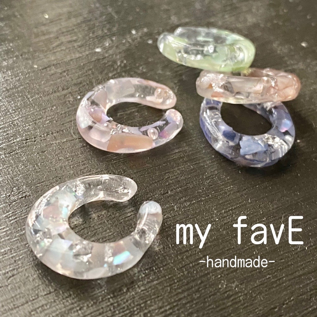 ちゅるんと透け感が可愛い♧シェルのイヤーカフ🐚