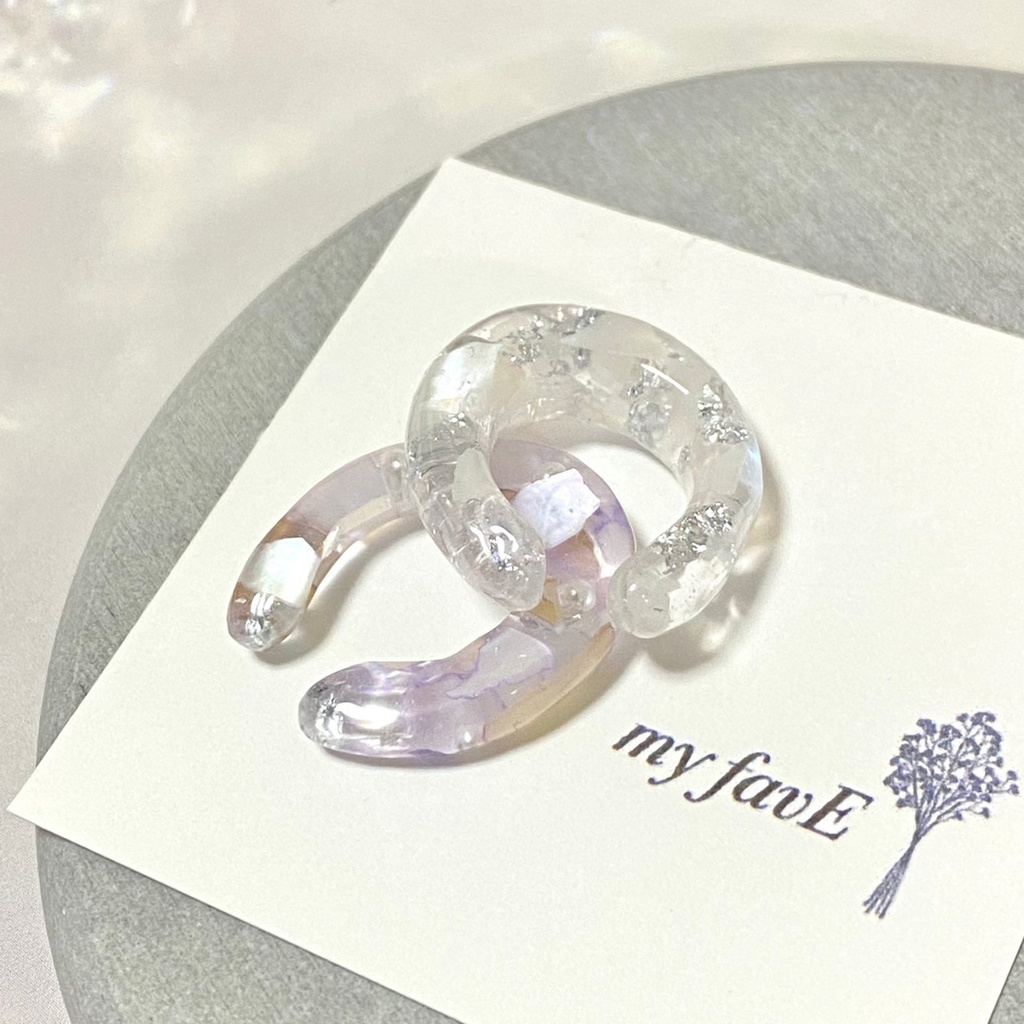 ちゅるんと透け感が可愛い♧シェルのイヤーカフ🐚