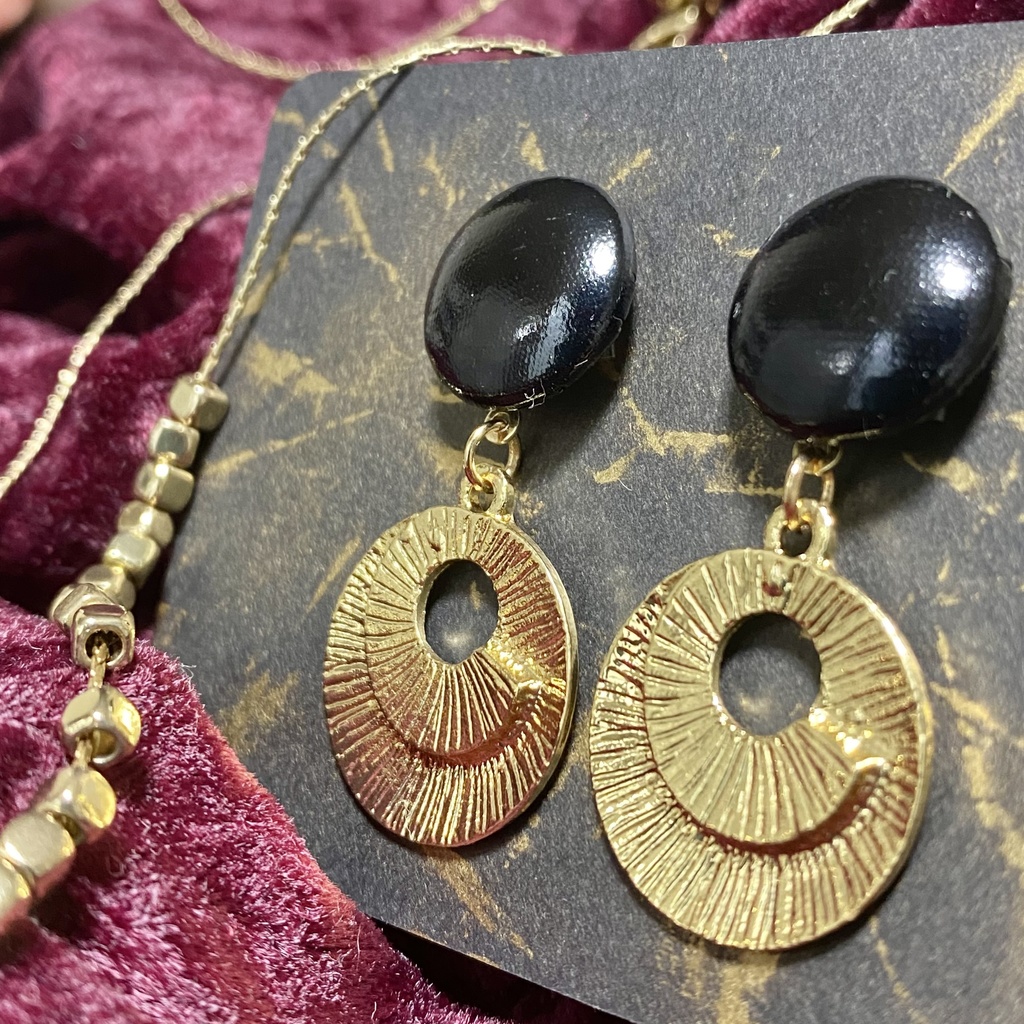 濡羽色の渦(ピアス/イヤリング)