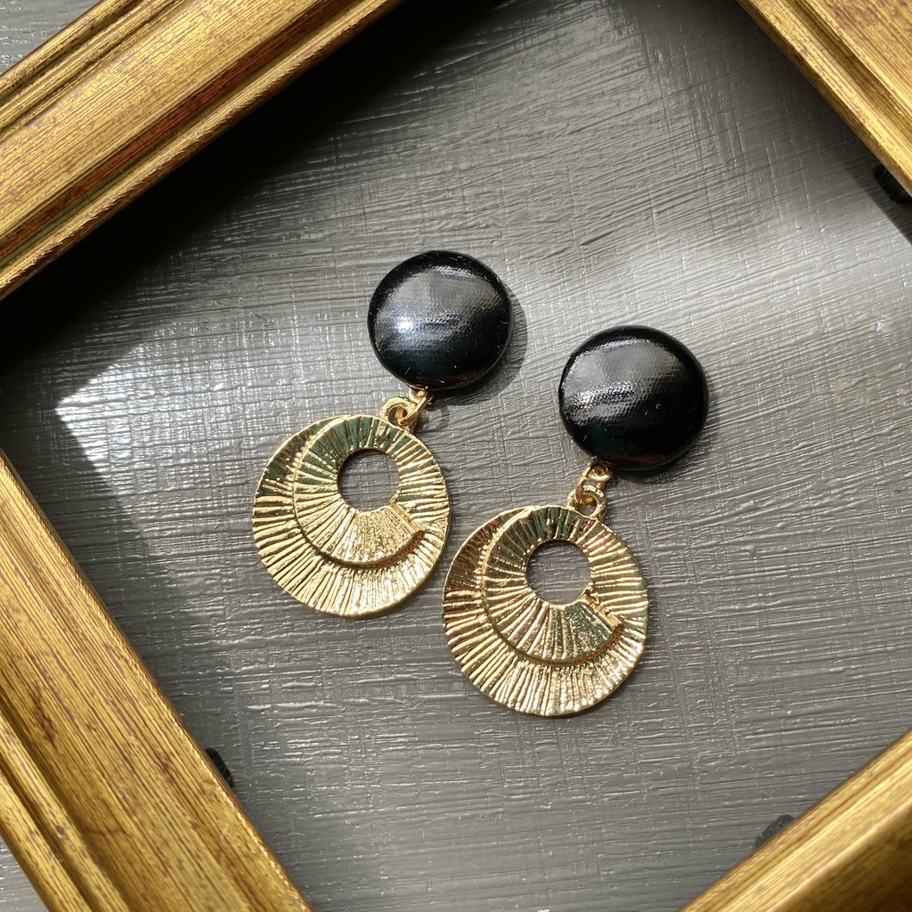 濡羽色の渦(ピアス/イヤリング)