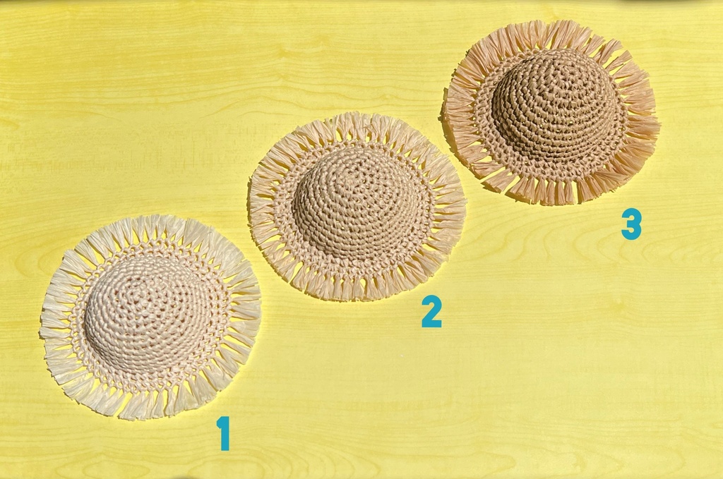 ごきげんな帽子(フサフサ麦わら帽子)