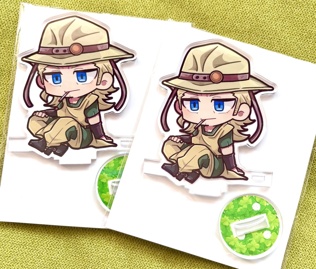 お座りアクリルスタンド