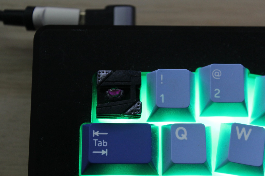 モノアイキーキャップ