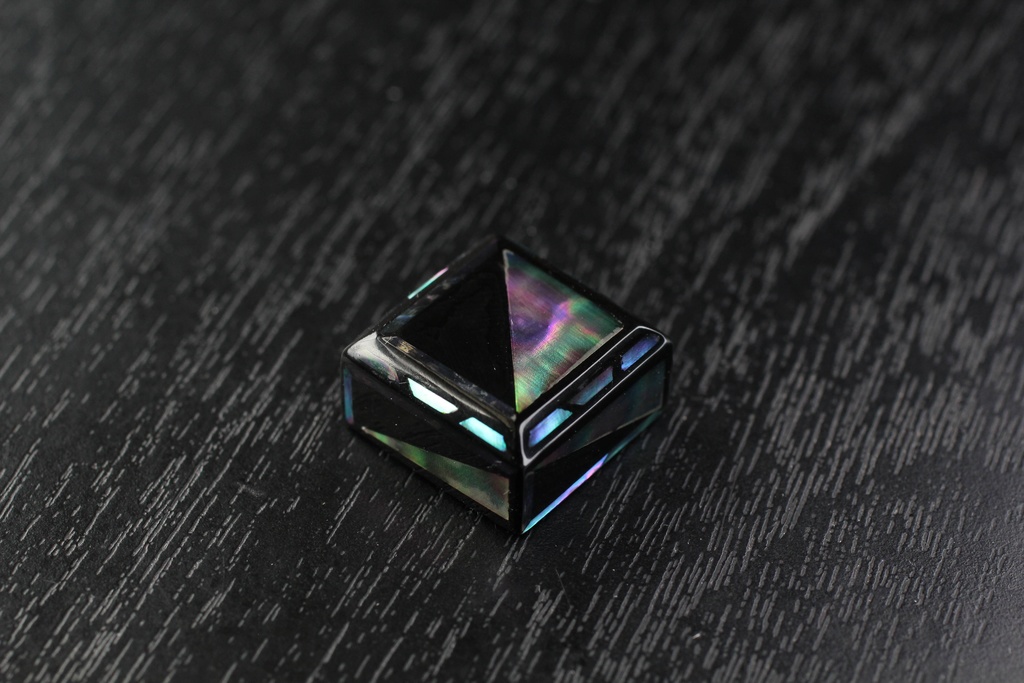 Series: 螺鈿(Raden)