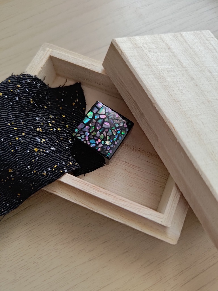 Series: 螺鈿(Raden)