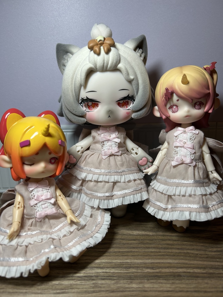 くすみピンクの乙女のワンピース