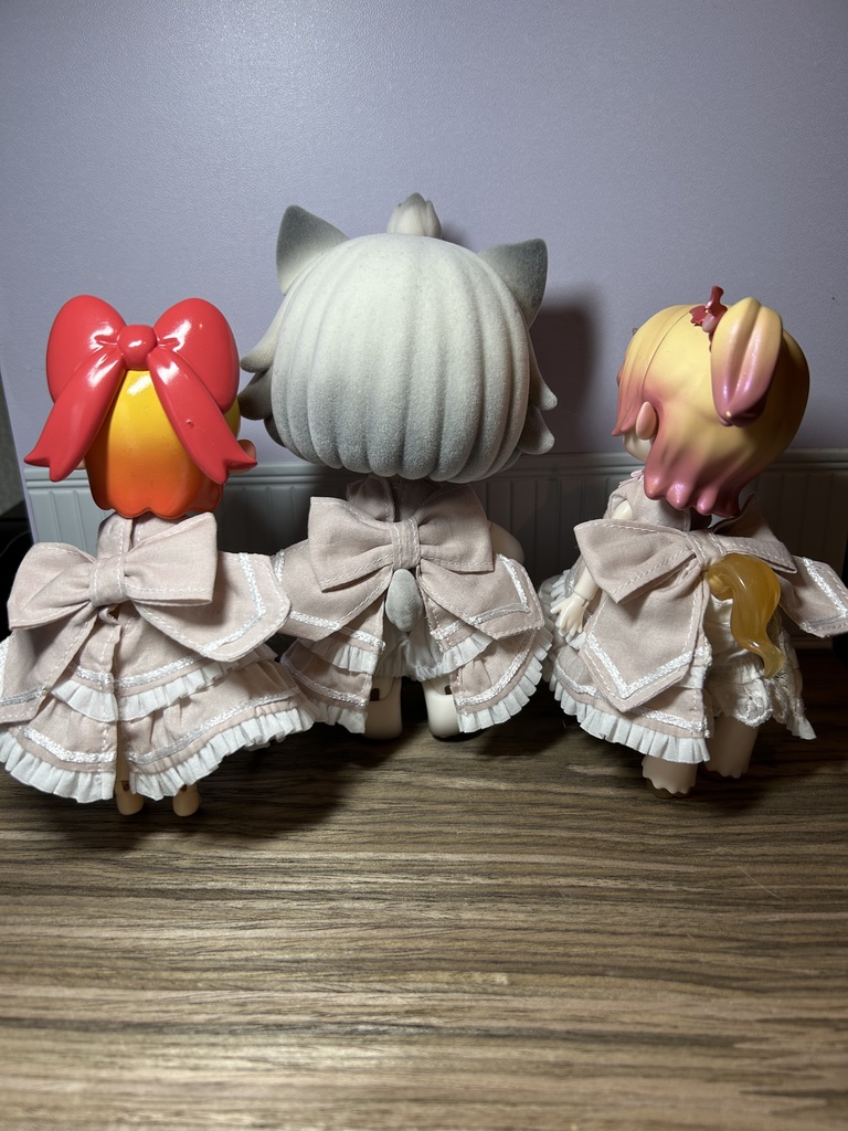 くすみピンクの乙女のワンピース