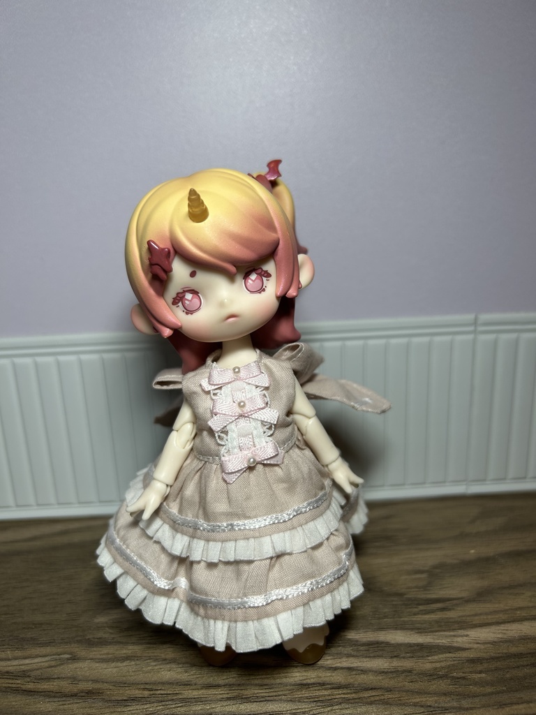 くすみピンクの乙女のワンピース