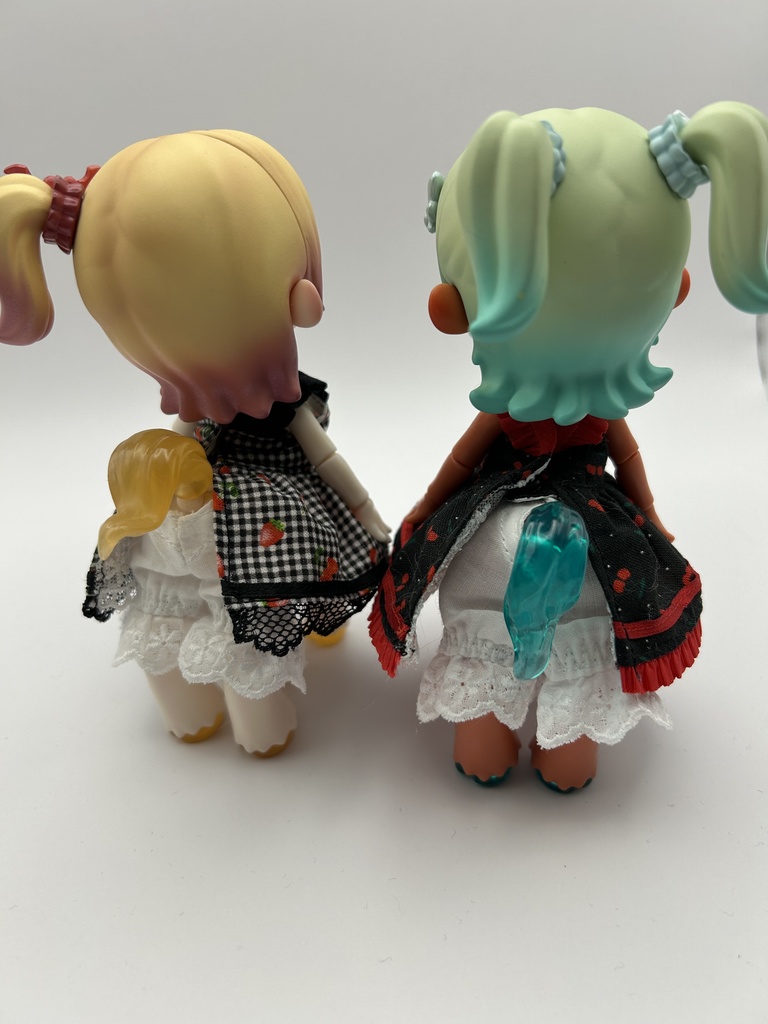 イチゴ柄ジャンパースカート