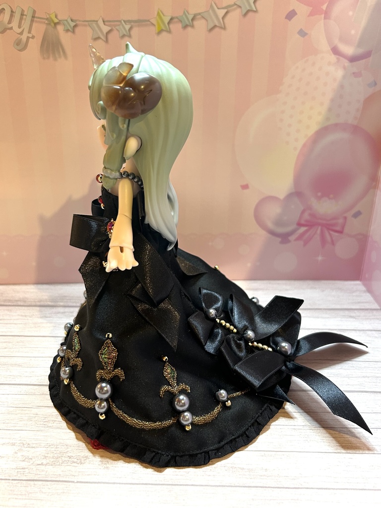 暗闇の女神のドレス