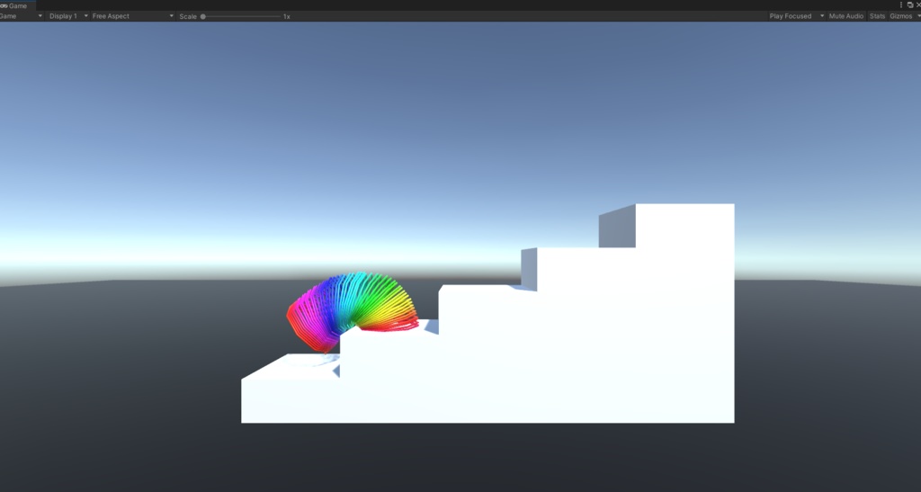 階段を下りられる虹色のバネのおもちゃ