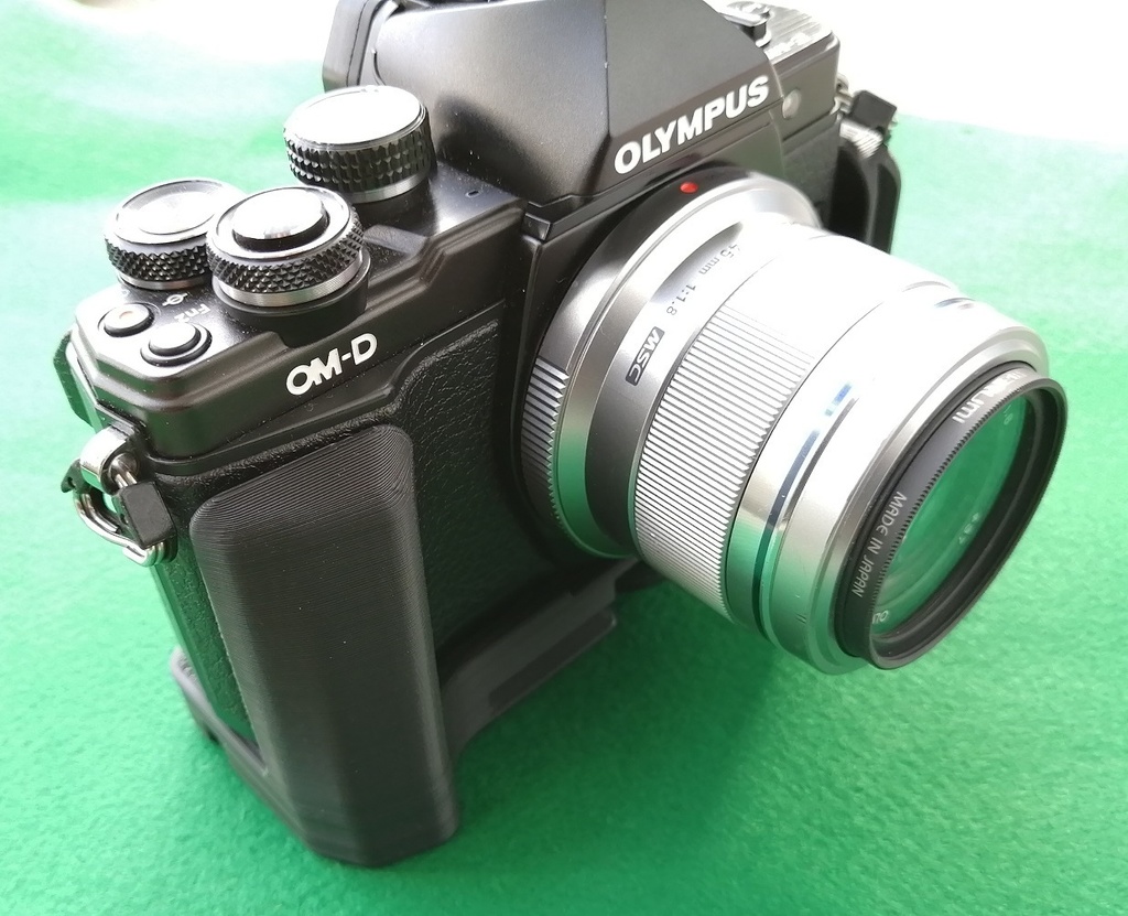 Olympus E-M10MarkⅡ用L型ハンドグリップ【3Dプリンター製作】