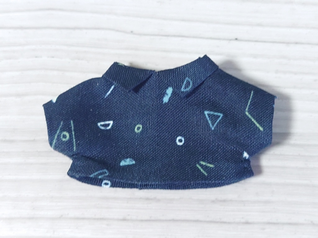 幾何学模様シャツ(10cmぬい用)