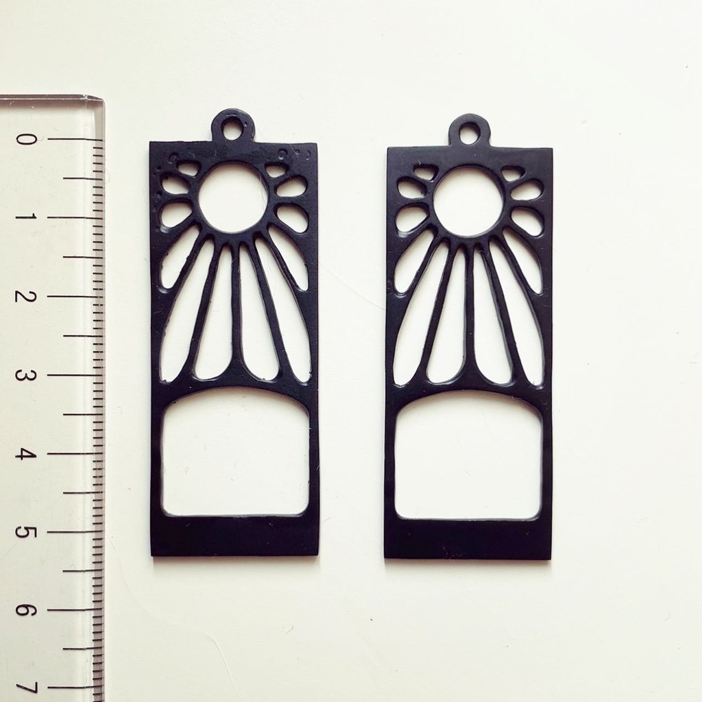 花札の耳飾り 塗装済