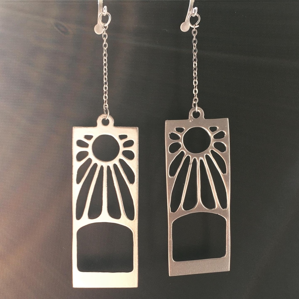 花札の耳飾り 塗装済