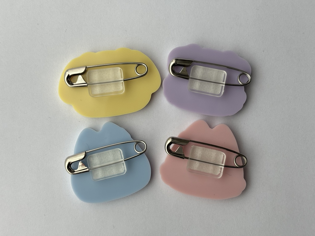 わんにゃくしょん アクリルバッジ