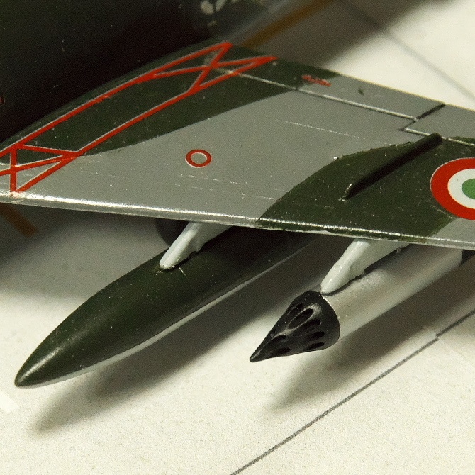 【在庫品】1/72スケール G.91Y用タンク 2本(プラスチックモデル用品)