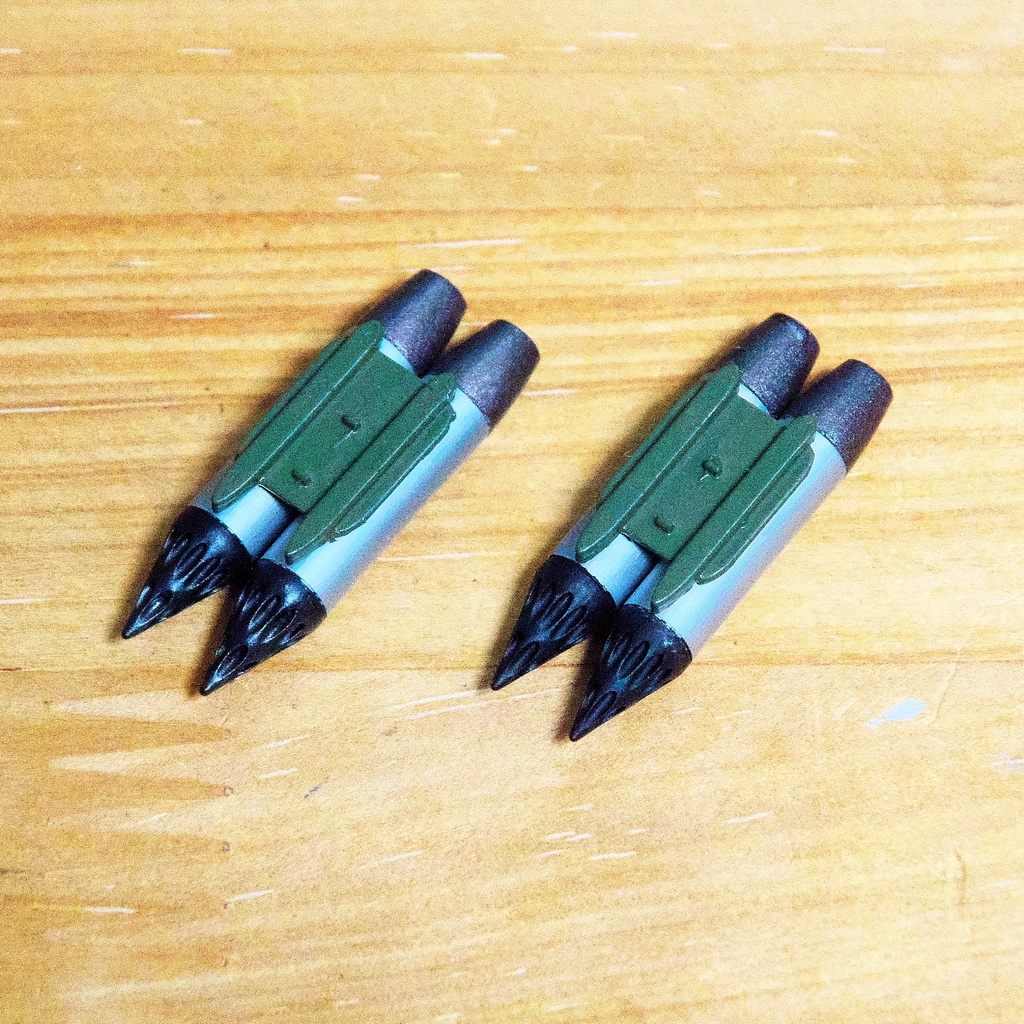 【在庫品】1/72スケール 2連装兵装ラック 2個(プラスチックモデル用品)