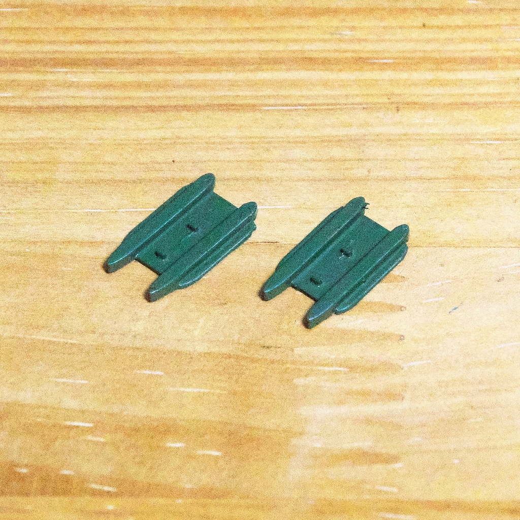 【在庫品】1/72スケール 2連装兵装ラック 2個(プラスチックモデル用品)