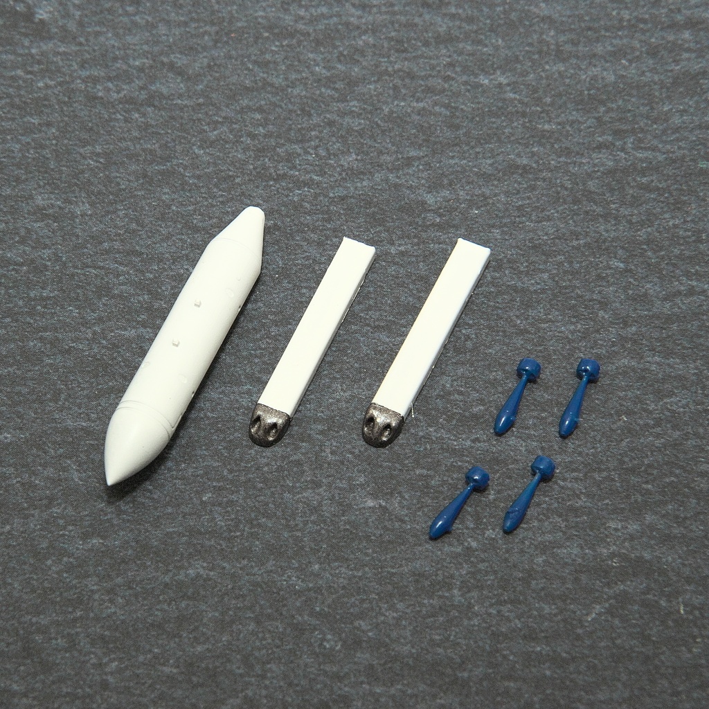 【在庫品】1/72スケール CBLS-200 訓練用ディスペンサー+ロケットポッド+BDU-33 1セット(プラスチックモデル用品)