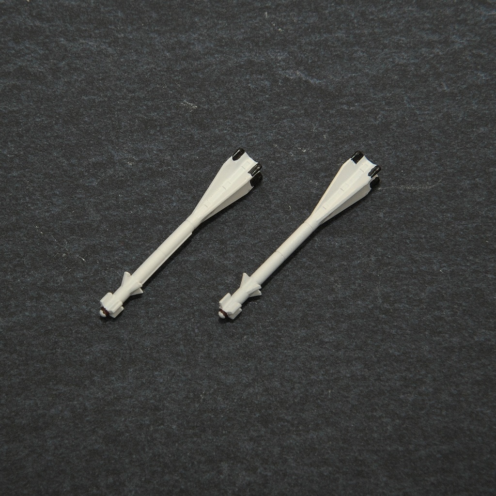 【在庫品】1/72スケール R-60 (AA-8) 2本（プラスチックモデル用品）