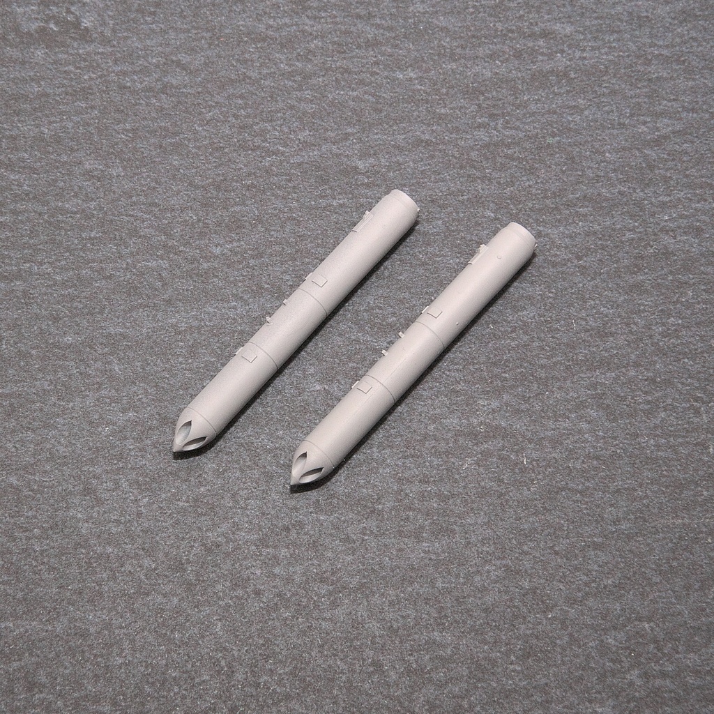 【在庫品】1/72スケール B-13L ロケットポッド 2本（プラスチックモデル用品）