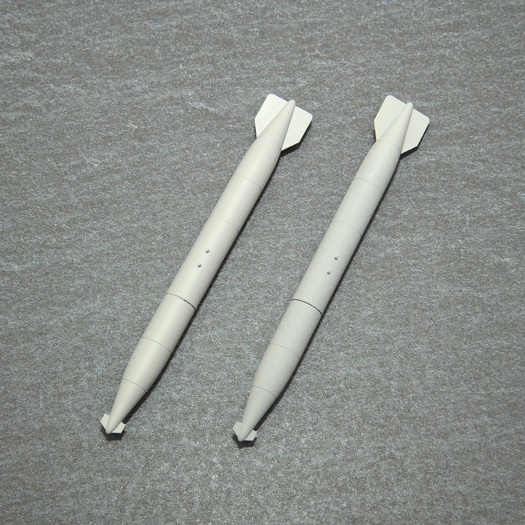 【在庫品】1/72スケール PTB-1150 MiG-29用増槽 2本（プラスチックモデル用品）